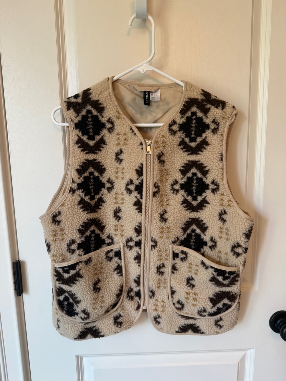 H&M Cream and Black Patterned Sherpa Zip Vest